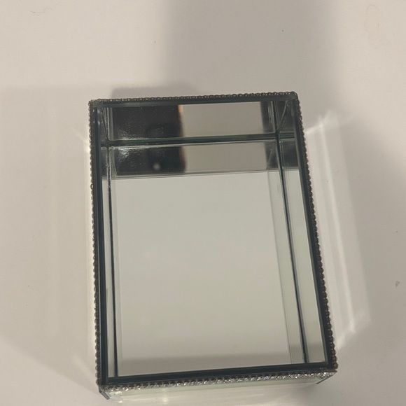 ✨ Mirrored Jewelry/Trinket Box with Crystal Trim ✨ - Picture 6 of 6